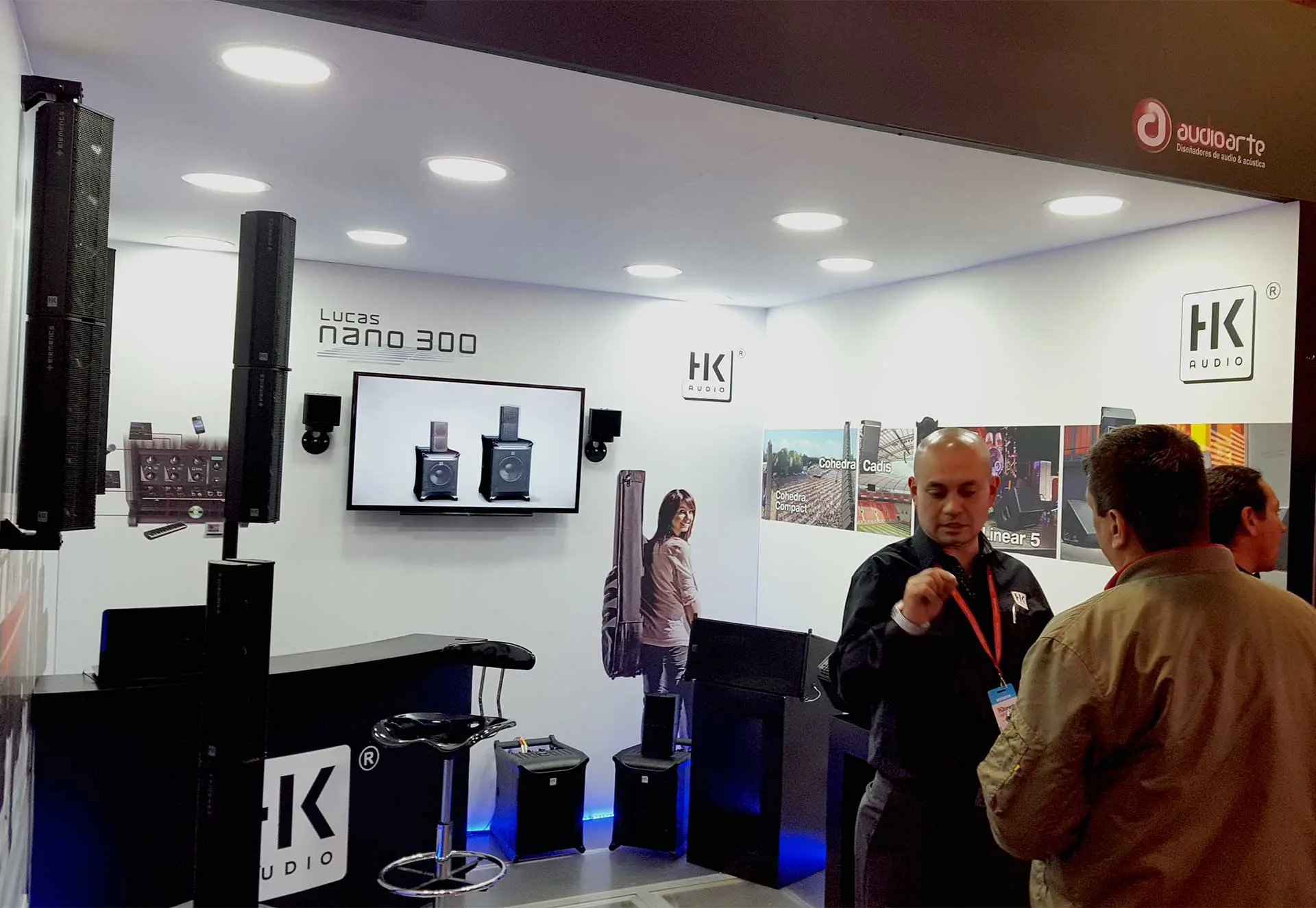 Stand de Audio Arte en feria. Venta de equipos Alemanes, de marca HK Audio. Importaos por Audio Arte S.A.S.